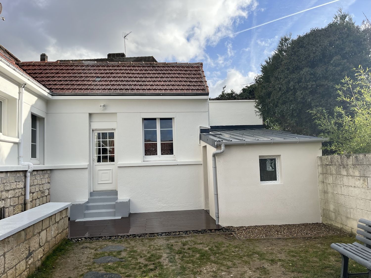 Maison avec toiture rénovée par TH Rénovation