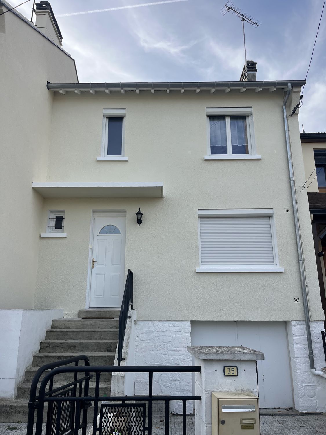 Façade de maison ravalée et repeinte